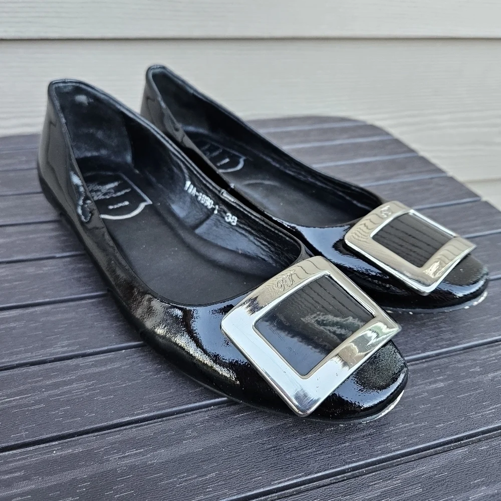 ROGER VIVIER Paris Black Belle Patent Leather Buckle Pump Kitten Heels Size 38